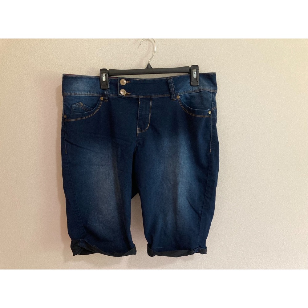 Royalty for Me Wanna Betta Butt Blue Denim Shorts Women‎ Size 16W with Pockets